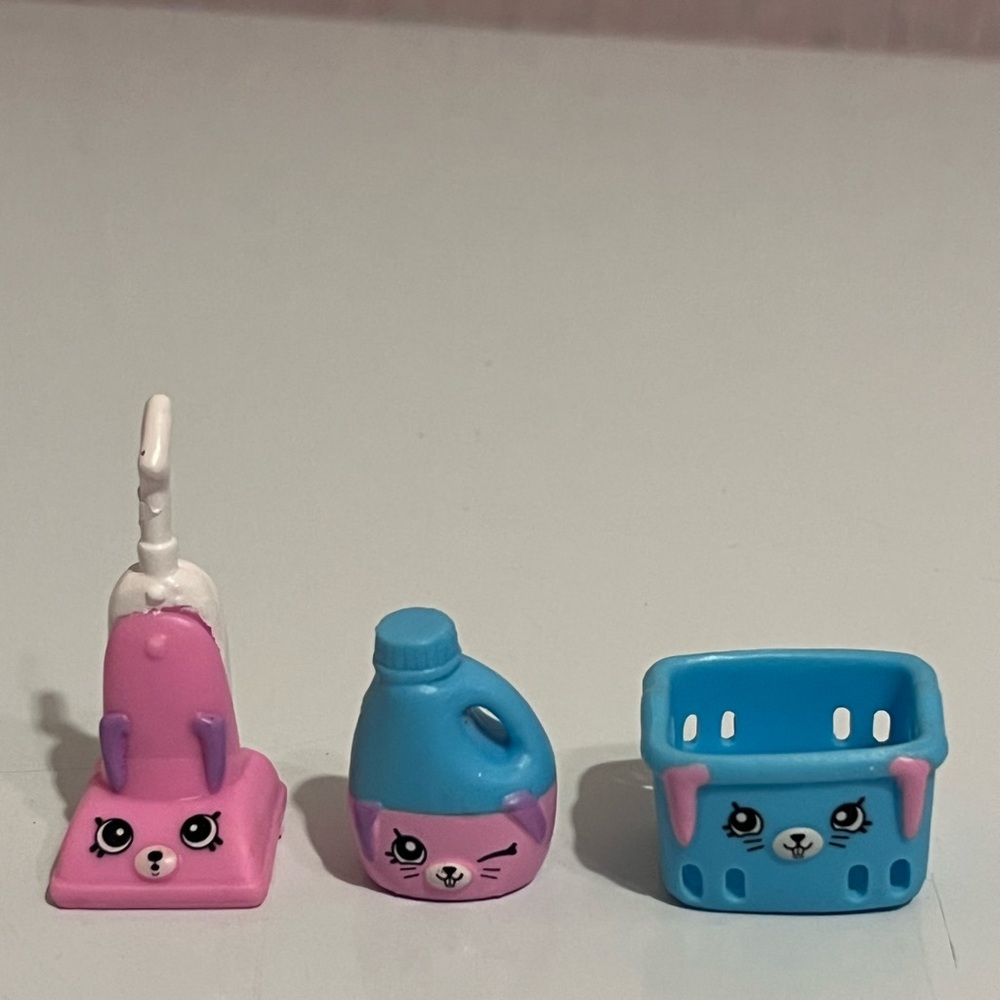 Shopkins Season 4 Petkins Cleaning Duo & Basket